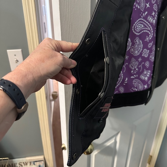 Leather vest with purple paisley liner - Picture 5 of 9